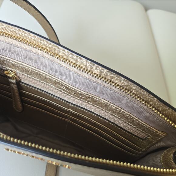 Michael Kors Clutch Crossbody Bag Jet Set Travel Karla Rose Gold - Picture 4 of 7